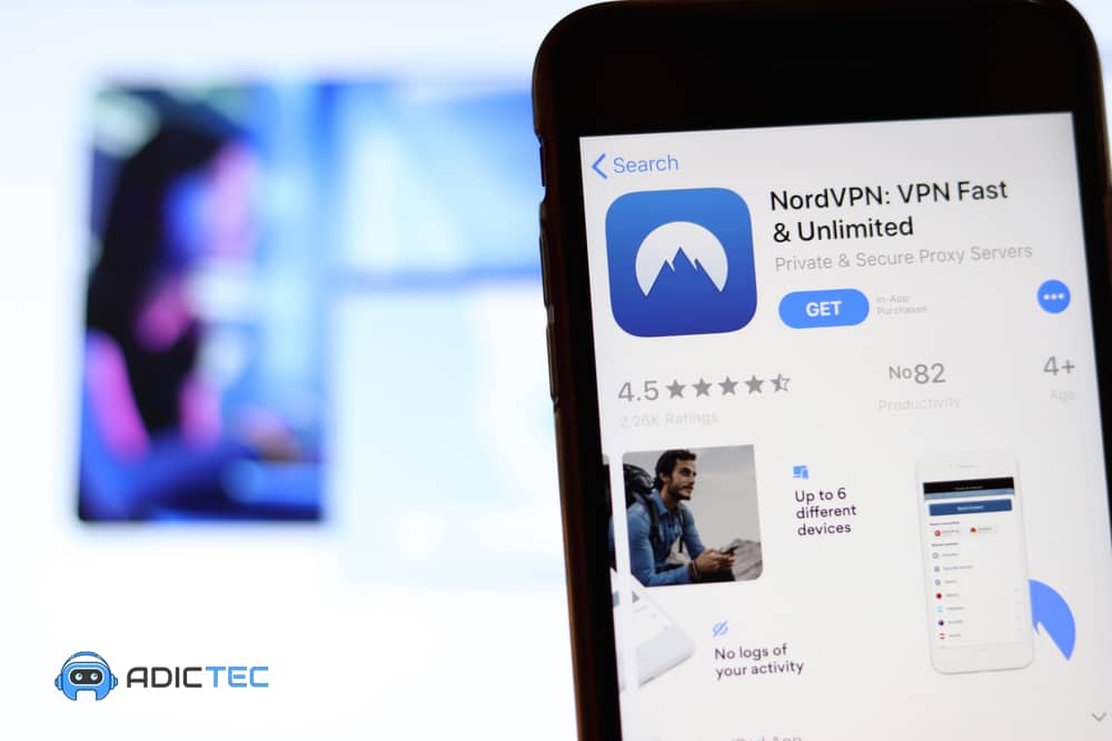 Las Ventajas y Desventajas de los Servicios VPN Gratuitos 2 Smartphone con app VPN NordVPN