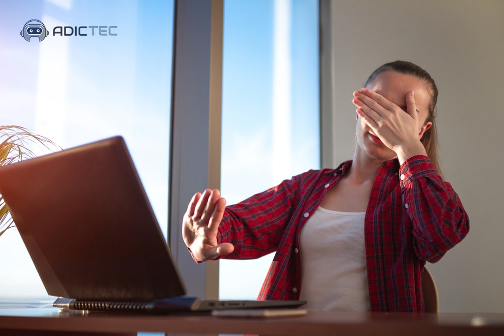 Cómo Bloquear Contenido para Adultos en Google Chrome 2 Concepto para evitar ver contenido adulto en navegador