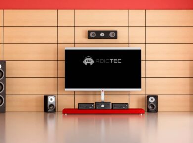 Tendencias Actuales en Entretenimiento Digital para el Hogar 5 Sistema de cine en casa con altavoces y televisor, representando tendencias de entretenimiento digital.