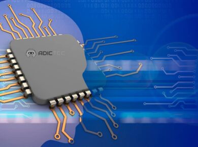 Cómo las Computadoras "piensan" usando Transistores 14 Imagen de un microprocesador con circuitos, superpuesto sobre una silueta de un cerebro humano.