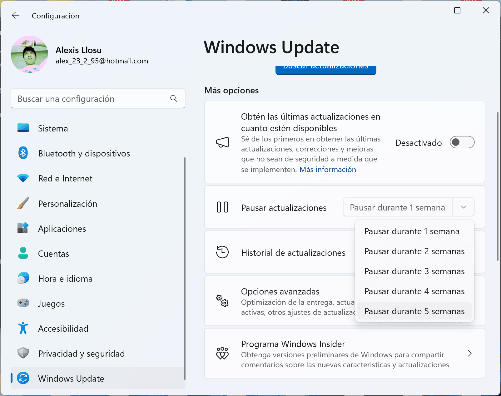 Cómo Ocultar y Bloquear una Actualización Específica de Windows 9 Captura de pantalla de la configuración de Windows Update, mostrando la opción para pausar las actualizaciones automáticas durante un periodo de tiempo determinado (una a cinco semanas).