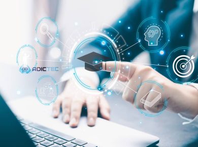 Formarse en analítica digital: una inversión clave para publicistas 7 Una persona en traje de negocios interactúa con una interfaz digital que muestra iconos relacionados con la analítica digital y la formación, como un birrete de graduación, una diana y engranajes