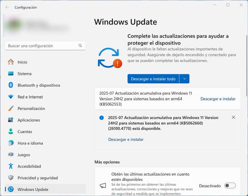 Captura de pantalla de Windows Update mostrando actualizaciones disponibles para descargar e instalar. Mantener el sistema operativo actualizado puede mejorar el rendimiento y la estabilidad.