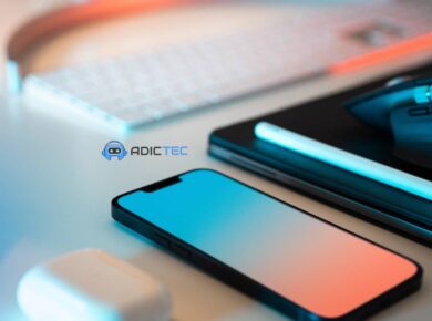 ¿Cómo usar tu Teléfono como Mouse? 9 Teléfono inteligente junto a un ratón, teclado y tableta. Aprende a usar tu teléfono como mouse.