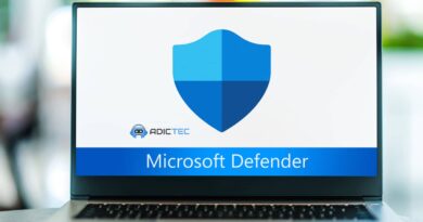 Tutorial: Microsoft Defender en pantalla de portátil. Imagen muestra interfaz de Windows Defender. Seguridad informática.